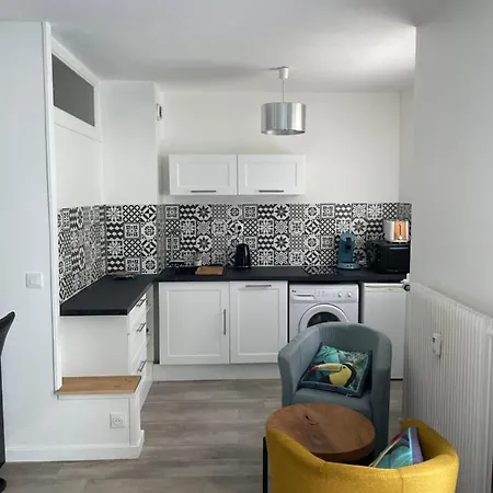 Apartment Hypercentre 27m2 Avec Balcon Et Parking