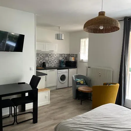 Apartament Hypercentre 27m2 Avec Balcon Et Parking Aix-les-Bains